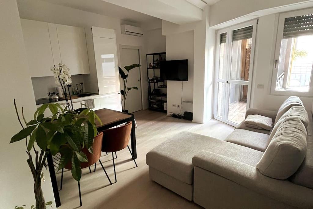 Modern Apartment - Walking Distance To Milan Central Station Экстерьер фото